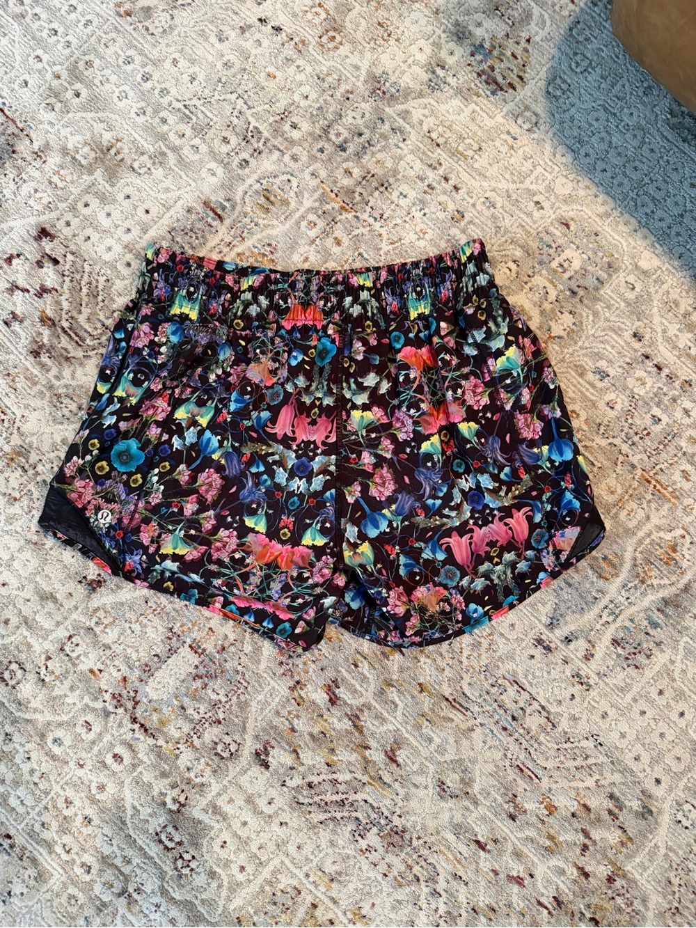 Lululemon Hotty Hot 4in High Rise Short - Picture 2 of 4